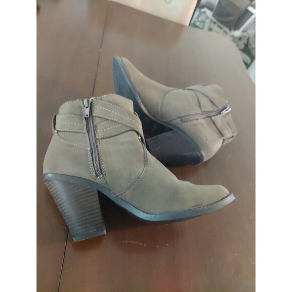 Bongo Bootie Ankle Boots Women Size 8.5 Brown Faux Suede 3 Inch Heels Side Zip - Picture 2 of 8